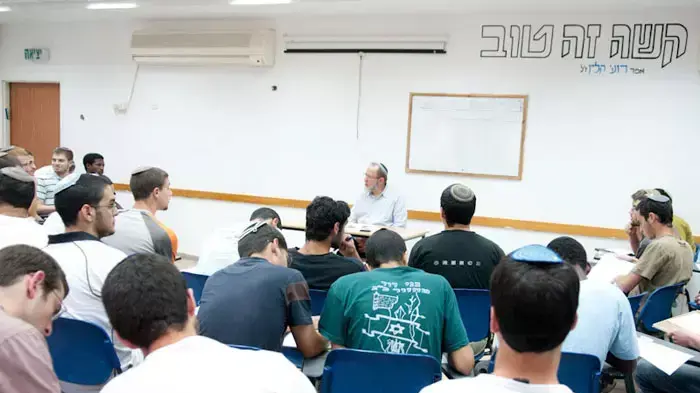 הרב אלי סדן, מייסד וראש מכינה קדם צבאית בני דוד שביישוב עלי שבשומרון בשיעור מיוחד לכבוד יום הזיכרון , מאי 2011 הרב אלי סדן, מייסד וראש מכינה קדם צבאית בני דוד שביישוב עלי שבשומרון בשיעור מיוחד לכבוד יום הזיכרון , מאי 2011