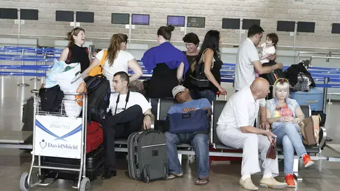 עיכוב טיסות בנתב"ג בעקבות זיהום בדלק, אפריל 2011 עיכוב טיסות בנתב"ג בעקבות זיהום בדלק, אפריל 2011