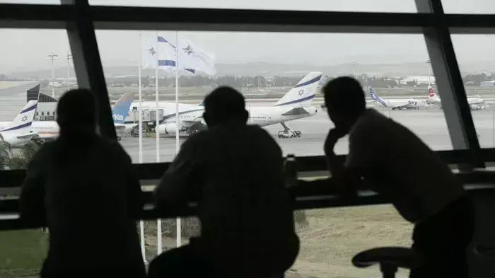 עיכוב טיסות בנתב"ג בעקבות זיהום בדלק, אפריל 2011 עיכוב טיסות בנתב"ג בעקבות זיהום בדלק, אפריל 2011