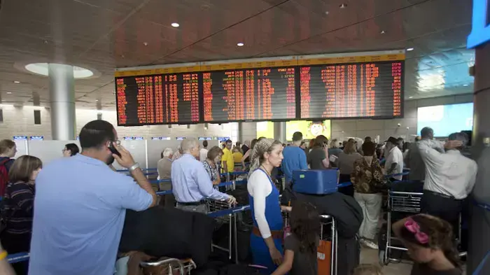 עיכוב טיסות בנתב"ג בעקבות זיהום בדלק, אפריל 2011 עיכוב טיסות בנתב"ג בעקבות זיהום בדלק, אפריל 2011