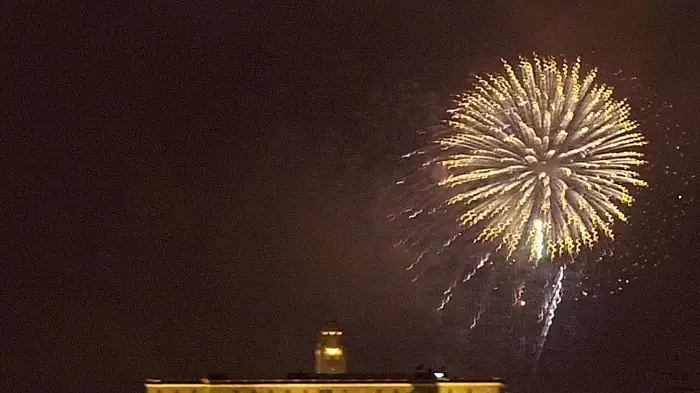 זיקוקים בלילה מעל מלון המלך דוד בירושלים והעיר העתיקה, אפריל 2001 זיקוקים בלילה מעל מלון המלך דוד בירושלים והעיר העתיקה, אפריל 2001