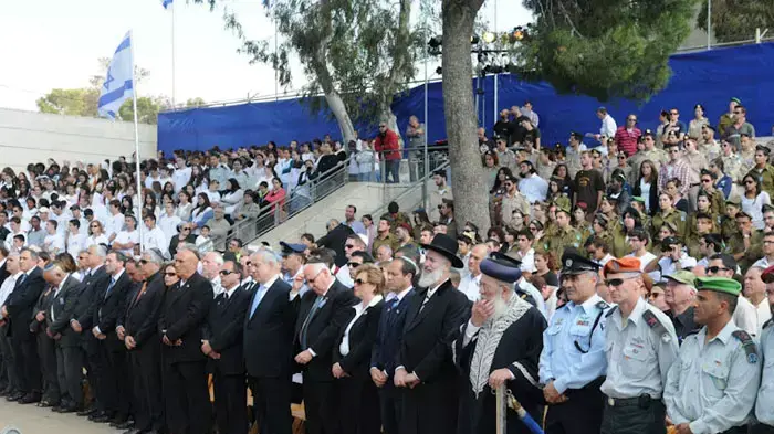 טקס פתיחת אירועי יום הזיכרון בגבעת התחמושת בהשתתפות ראש הממשלה, יו"ר הכנסת והרב הראשי לישראל ומנכ"ל משרד הביטחון, אפריל 2011\