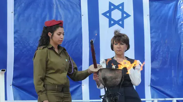 טקס פתיחת אירועי יום הזיכרון בגבעת התחמושת בהשתתפות ראש הממשלה, יו"ר הכנסת והרב הראשי לישראל ומנכ"ל משרד הביטחון, אפריל 2011\