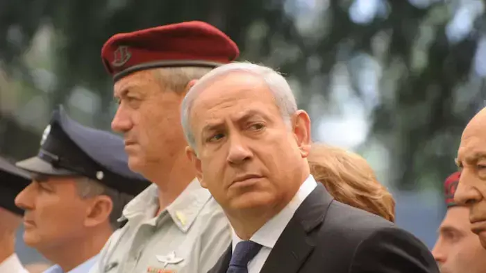 ראש הממשלה, בנימין נתניהו, והרמטכ"ל בני גנץ בטקס האזכרה הממלכתי לחללי פעולות האיבה בהר הרצל, אפריל 2011 ראש הממשלה, בנימין נתניהו, והרמטכ"ל בני גנץ בטקס האזכרה הממלכתי לחללי פעולות האיבה בהר הרצל, אפריל 2011