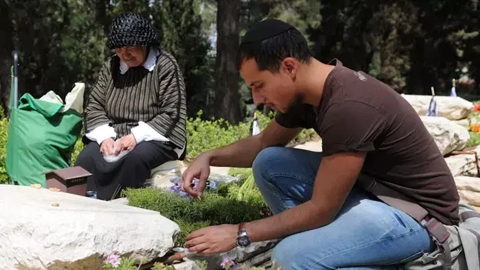 משפחות על קברי חללי צה"ל, מאי 2011