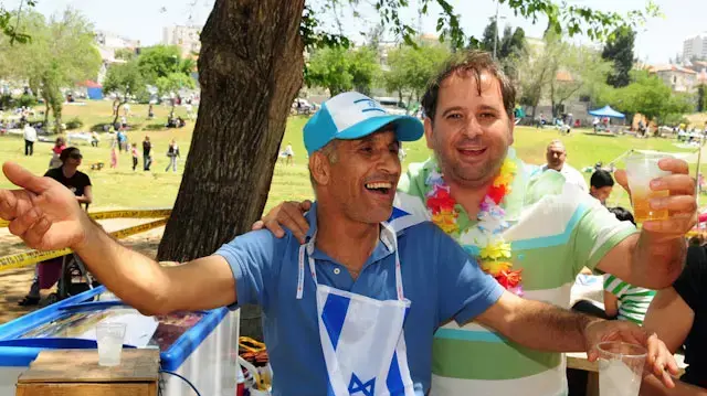 יום העצמאות  גן סאקר  ירושלים  מנגל