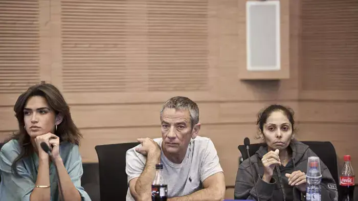 הצלם עדי ברקן בוועדת העבודה הרווחה והבריאות הדנה בנושא הגבלת המשקל בתעשיית הדוגמנות, מאי 2011 הצלם עדי ברקן בוועדת העבודה הרווחה והבריאות הדנה בנושא הגבלת המשקל בתעשיית הדוגמנות, מאי 2011
