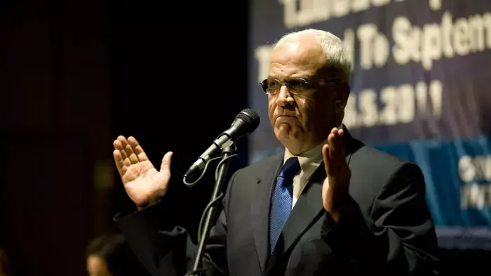 ראש צוות המשא ומתן הפלסטיני ד"ר סאיב עריקאת בכנס של ג'נבה על סכויי התהליך המדיני לקראת ספטמבר הקרוב, מאי 2011