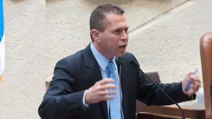 חבר הכנסת , גלעד ארדן ,  במליאת פתיחת מושב הקיץ של הכנסת, מאי 2011