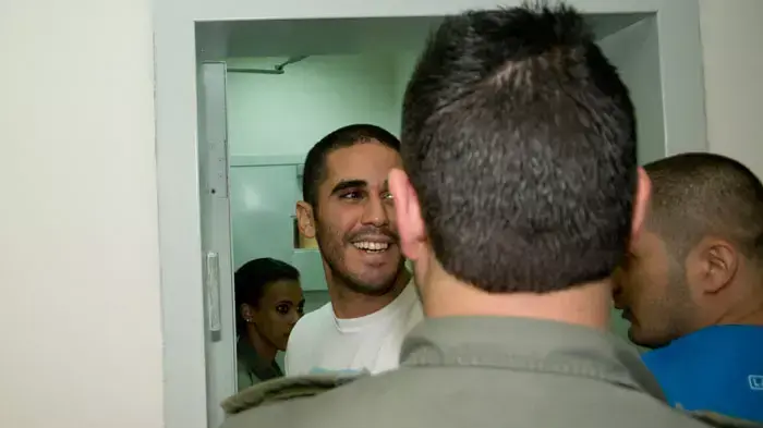 אביב אבוטבול החשוד במכירת קוקאין ואקסטזי לסוכן סמוי בהארכת מעצר, מאי 2011 אביב אבוטבול החשוד במכירת קוקאין ואקסטזי לסוכן סמוי בהארכת מעצר, מאי 2011