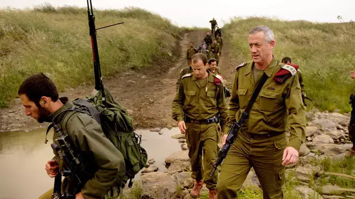 הרמטכ"ל בני גנץ ביקר בתרגיל של גדוד "פתן" של חטיבת הצנחנים ברמת גולן, מאי 2011