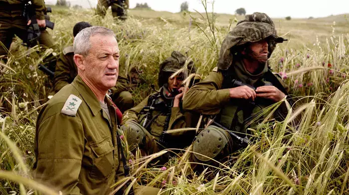 הרמטכ"ל בני גנץ ביקר בתרגיל של גדוד "פתן" של חטיבת הצנחנים ברמת גולן, מאי 2011