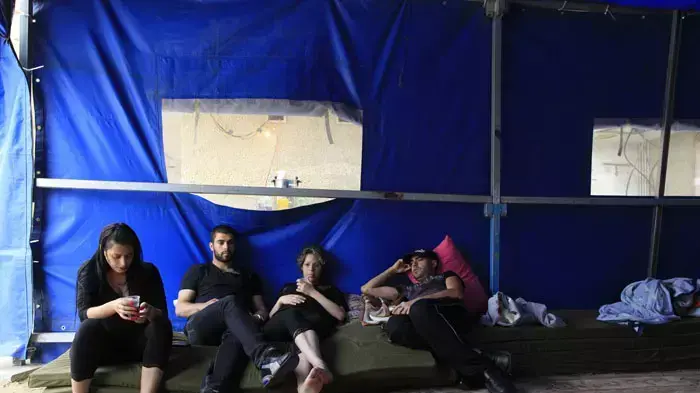 שבעה בבית משפחת שוורץ, האחים למשפחת שוורץ מאשדוד מימין לשמאל: יניב, טלי, מתן, רוית שבעה בבית משפחת שוורץ, האחים למשפחת שוורץ מאשדוד מימין לשמאל: יניב, טלי, מתן, רוית
