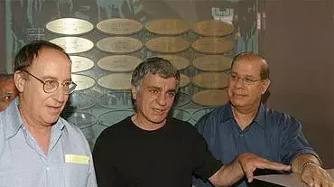 שלישיית הגשש החיוור