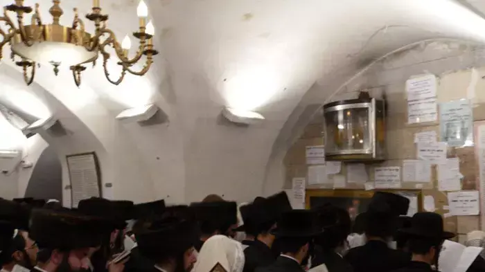 הכנות להילולת ל"ג בעומר המסורתית בקבר רבי שמעון בר יוחאי (רשב"י) במירון, מאי 2011 הכנות להילולת ל"ג בעומר המסורתית בקבר רבי שמעון בר יוחאי (רשב"י) במירון, מאי 2011