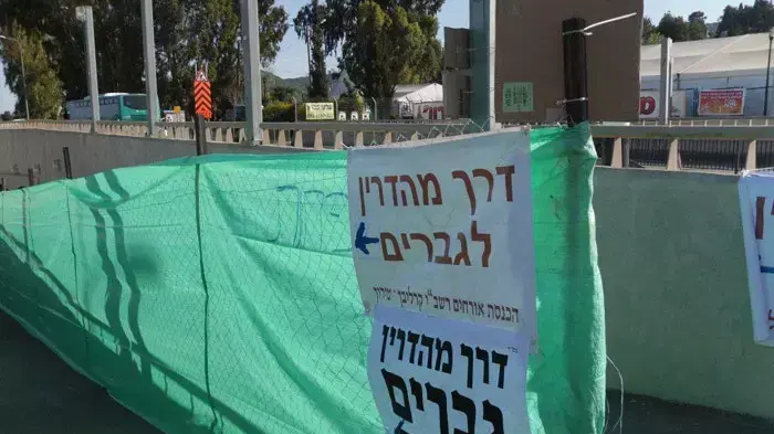 הכנות להילולת ל"ג בעומר המסורתית בקבר רבי שמעון בר יוחאי (רשב"י) במירון, מאי 2011 הכנות להילולת ל"ג בעומר המסורתית בקבר רבי שמעון בר יוחאי (רשב"י) במירון, מאי 2011