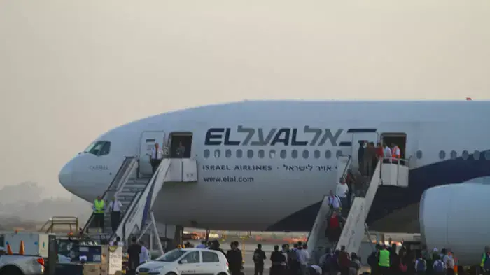 מטוס נוסעים של אל על ביצע נחיתת חירום בנתב"ג בעקבות תקלה שהתגלתה לאחר ההמראה, מאי 2011