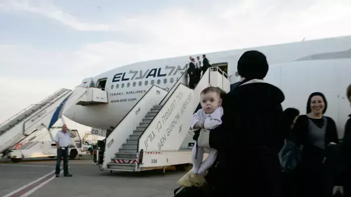 מטוס נוסעים של אל על ביצע נחיתת חירום בנתב"ג בעקבות תקלה שהתגלתה לאחר ההמראה, מאי 2011