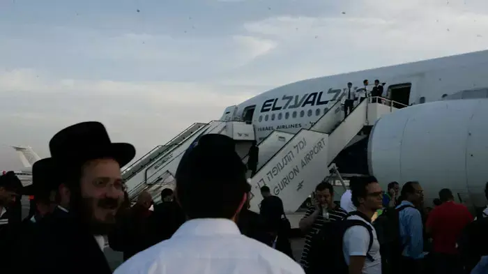 מטוס נוסעים של אל על ביצע נחיתת חירום בנתב"ג בעקבות תקלה שהתגלתה לאחר ההמראה, מאי 2011