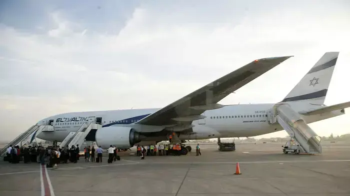 מטוס נוסעים של אל על ביצע נחיתת חירום בנתב"ג בעקבות תקלה שהתגלתה לאחר ההמראה, מאי 2011