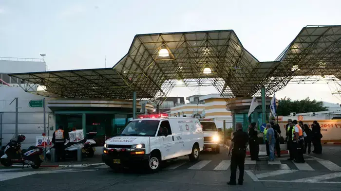 כוחות הצלה בנתב"ג בעקבות נחיתת חירום של מטוס נוסעים של אלעל לאחר שהתגלתה בו תקלה לאחר ההמראה, מאי 2011