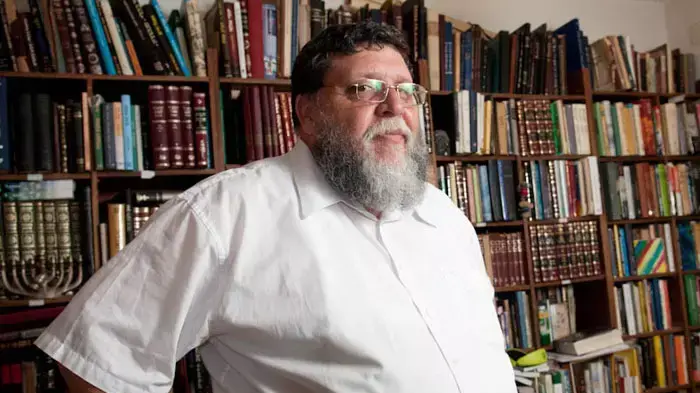 הרב רפי פוירשטיין, מראשי ארגון הרבנים צוהר ורב קהילת בית הכנסת הדתי לאומי, מאי 2011 הרב רפי פוירשטיין, מראשי ארגון הרבנים צוהר ורב קהילת בית הכנסת הדתי לאומי, מאי 2011
