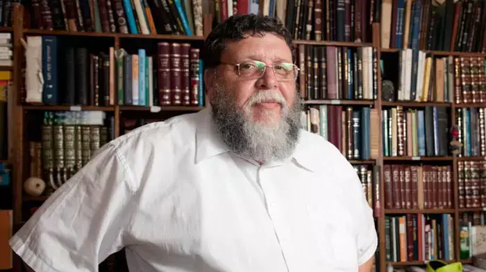 הרב רפי פוירשטיין, מראשי ארגון הרבנים צוהר ורב קהילת בית הכנסת הדתי לאומי, מאי 2011 הרב רפי פוירשטיין, מראשי ארגון הרבנים צוהר ורב קהילת בית הכנסת הדתי לאומי, מאי 2011