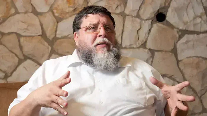 הרב רפי פוירשטיין, מראשי ארגון הרבנים צוהר ורב קהילת בית הכנסת הדתי לאומי, מאי 2011 הרב רפי פוירשטיין, מראשי ארגון הרבנים צוהר ורב קהילת בית הכנסת הדתי לאומי, מאי 2011