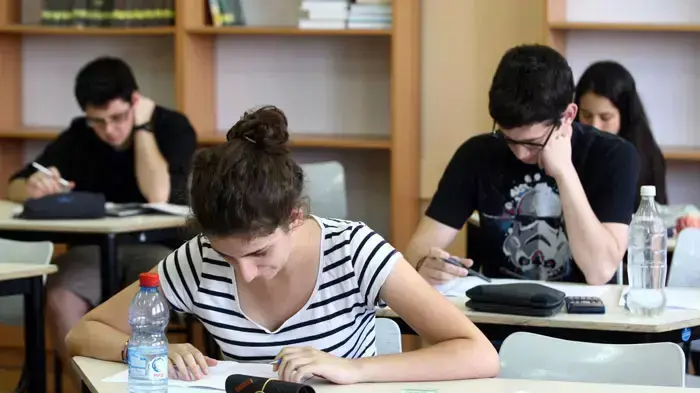 בחינת בגרות במתמטיקה, בית ספר תיכון חדש, תל אביב מאי 2011