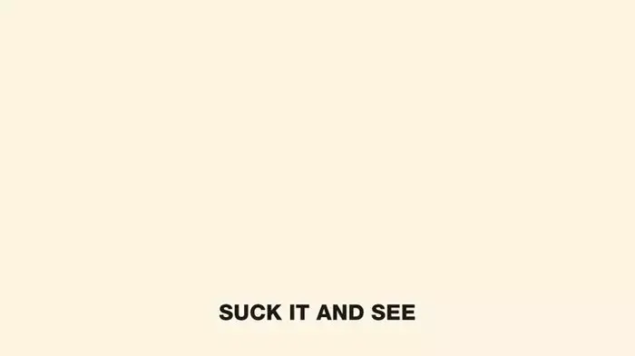 עטיפת האלבום "Suck It And See" של ארקטיק מאנקיז