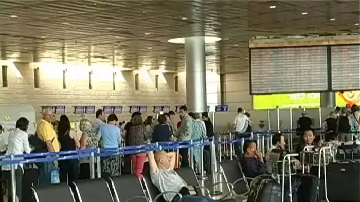 נוסעים לגרמניה בנתב"ג: "לא חוששים מענן האפר" נוסעים לגרמניה בנתב"ג: "לא חוששים מענן האפר"