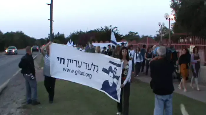 מאות צועדים למען גלעד שליט