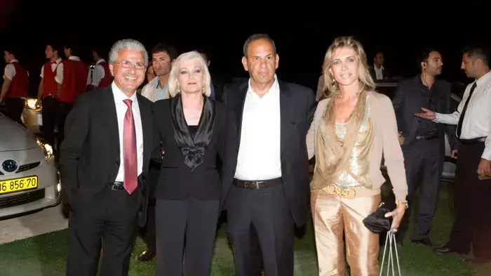 פנינה ומשה אדרי בחתונתו של אלעד תשובה בנו של איש העסקים יצחק תשובה, מאי 2011