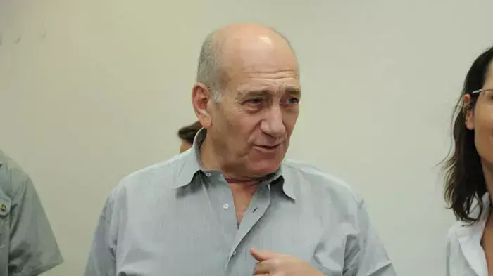 ראש הממשלה לשעבר אהוד אולמרט מעיד במשפטו, מאי 2011 ראש הממשלה לשעבר אהוד אולמרט מעיד במשפטו, מאי 2011