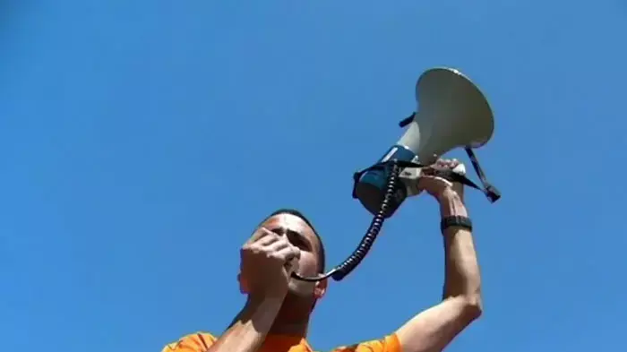  צעירי העיר הפגינו נגד סגירת מוסדות החינוך