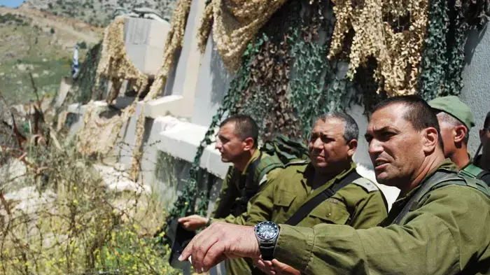מפקד פיקוד הצפון, אלוף גדי אייזנקוט ומפקד אוגדה 36, תת אלוף אייל זמיר במצפה הילה, יוני 2011 מפקד פיקוד הצפון, אלוף גדי אייזנקוט ומפקד אוגדה 36, תת אלוף אייל זמיר במצפה הילה, יוני 2011