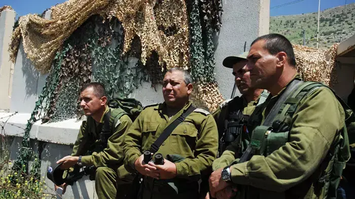 מפקד פיקוד הצפון, אלוף גדי אייזנקוט ומפקד אוגדה 36, תת אלוף אייל זמיר במצפה הילה, יוני 2011 מפקד פיקוד הצפון, אלוף גדי אייזנקוט ומפקד אוגדה 36, תת אלוף אייל זמיר במצפה הילה, יוני 2011