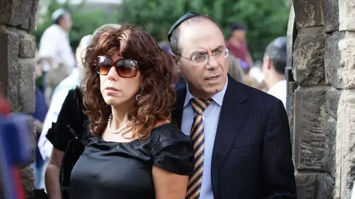 חבר הכנסת סילבן שלום ואשתו ג'ודי ניר מוזס בהלוויתו של איש העסקים סמי עופר, מאי 2011 חבר הכנסת סילבן שלום ואשתו ג'ודי ניר מוזס בהלוויתו של איש העסקים סמי עופר, מאי 2011