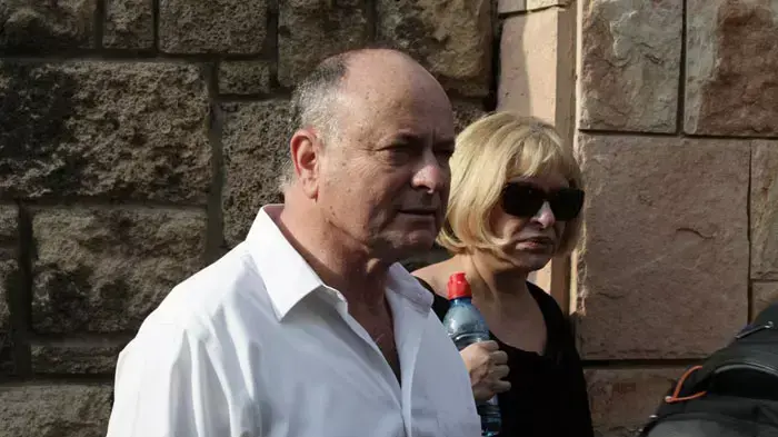 רוני מילוא בהלוויתו של איש העסקים סמי עופר, מאי 2011 רוני מילוא בהלוויתו של איש העסקים סמי עופר, מאי 2011