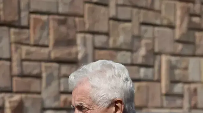 שמואל פלטו שרון בהלוויתו של איש העסקים סמי עופר, מאי 2011 שמואל פלטו שרון בהלוויתו של איש העסקים סמי עופר, מאי 2011