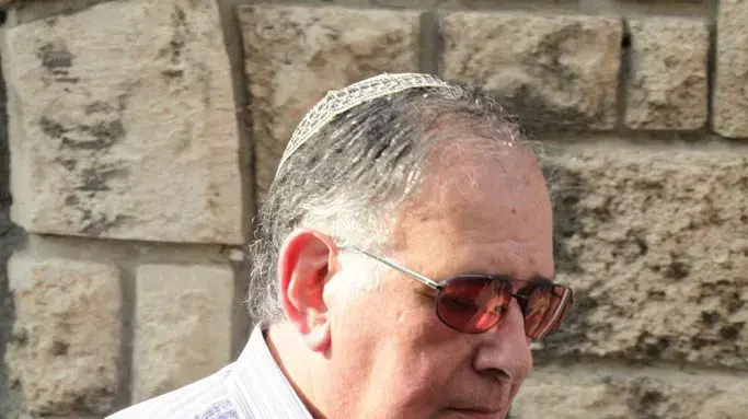 ראש העיר חיפה יונה יהב בהלוויתו של איש העסקים סמי עופר, מאי 2011 ראש העיר חיפה יונה יהב בהלוויתו של איש העסקים סמי עופר, מאי 2011