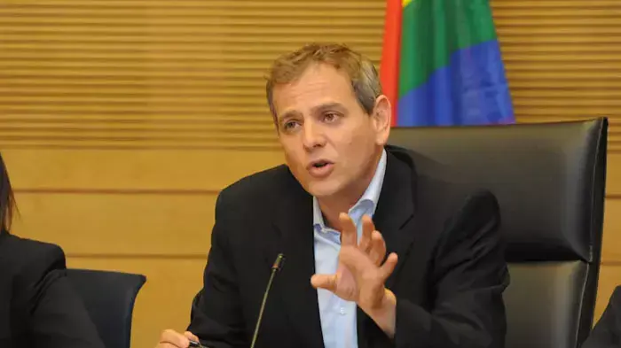 מפגש בכנסת של ראשי הקהילה הגאה לכבוד חודש הגאווה בהשתתפות רובי ריבלין וניצן הורוביץ, מאי 2011 מפגש בכנסת של ראשי הקהילה הגאה לכבוד חודש הגאווה בהשתתפות רובי ריבלין וניצן הורוביץ, מאי 2011