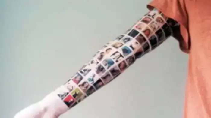 אזרחית הולנד קעקעה את חבריה בפייסבוק על היד