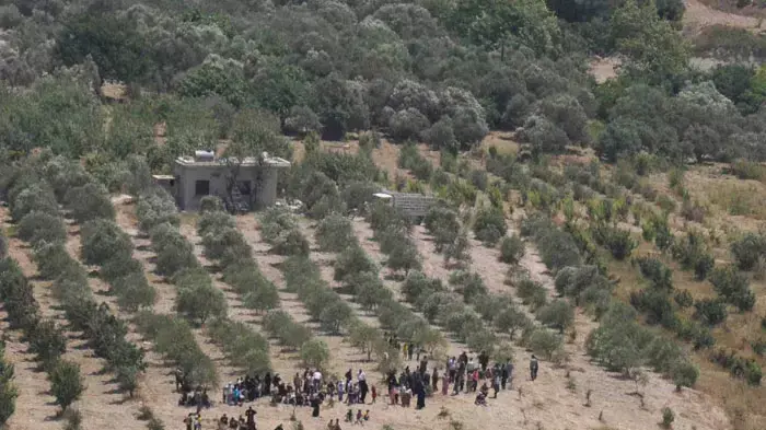 פליטים נמלטים משטח סוריה לשטח טורקיה, 8 ביוני 2011 פליטים נמלטים משטח סוריה לשטח טורקיה, 8 ביוני 2011