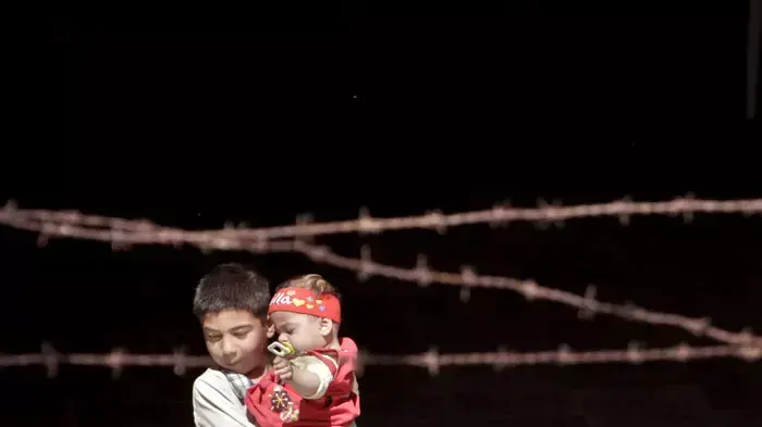 ילדים משחקים בעיר אוהלים בטורקיה, שהקים הסהר האדום למען פליטים שנמלטו מסוריה, יוני 2011 ילדים משחקים בעיר אוהלים בטורקיה, שהקים הסהר האדום למען פליטים שנמלטו מסוריה, יוני 2011