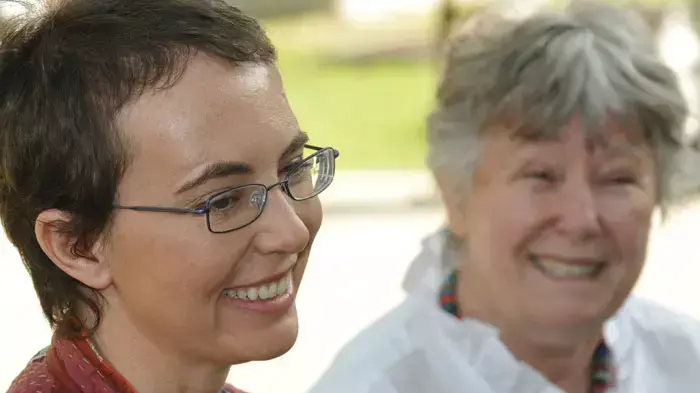 חברת הקונגרס גבריאל גיפורדס, שלושה חודשים אחרי שנורתה בראשה, בית חולים בעיר יוסטון, 17 במאי 2011