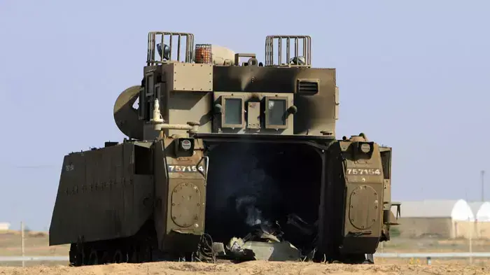 טנק המרכבה ממנו נחטף גלעד שליט ונהרגו שני חיילים במעבר כרם שלום, יוני 2006 טנק המרכבה ממנו נחטף גלעד שליט ונהרגו שני חיילים במעבר כרם שלום, יוני 2006