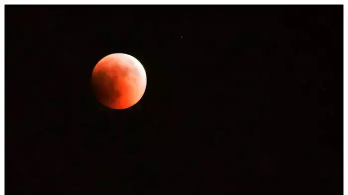 ליקוי ירח נצפה בשמי ישראל, תל אביב, יוני 2011