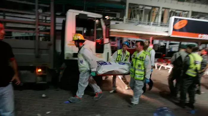 פיצוץ בנתניה כנראה כתוצאה מפיצוץ בלון גז גרם למותם של ארבעה בני אדם ונזק כבד לבניין, יוני 2011