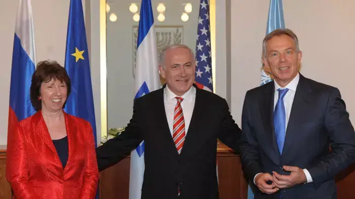 ראש הממשלה בנימין נתניהו עם שרת החוץ של האיחוד האירופי קתרין אשטון וטוני בלייר, יוני 2011 ראש הממשלה בנימין נתניהו עם שרת החוץ של האיחוד האירופי קתרין אשטון וטוני בלייר, יוני 2011